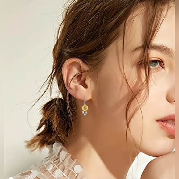 Petite Dainty‎ Sunflower Dangle Earrings 2/$15‎ 3/$20 4/$25 - Picture 3 of 5